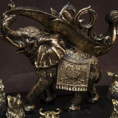 Подставка под бутылку «Королевский слон» со стопками перевёртышами