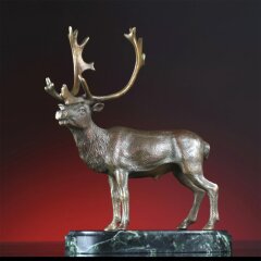 Бронзовая статуэтка «Северный олень» на камне в подарок охотнику