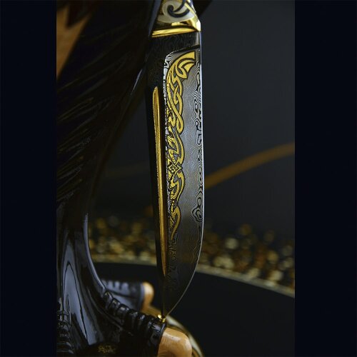 Сувенирная композиция нож «СОКОЛ» с фигурой птицы