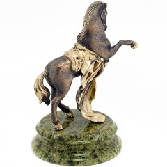 Интерьерная статуэтка «Конь жеребец» — новогодний подарок 2026 года