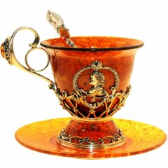 Чайная чашка «Пётр I» из янтаря с художественным литьём