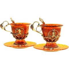 Чайная чашка «Пётр I» из янтаря с художественным литьём