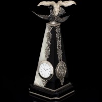 Серебряные часы «Добро и зло» с фигурками птиц на камне оникс и обсидиан