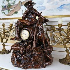 Каминные резные часы «Охотник» из массива дерева