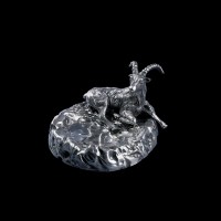 Серебряная пепельница «Козерог» с объёмной фигуркой животного