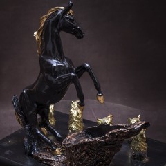 Подставка под бутылку «Лошадка» со стопками перевёртышами