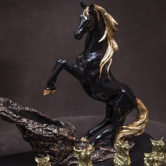 Подставка под бутылку «Лошадка» со стопками перевёртышами