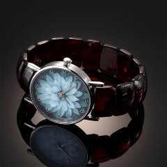 Женские наручные часы «Лилия» из балтийского янтаря