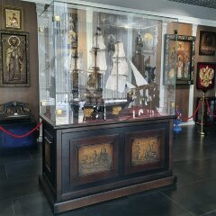 Большая модель старого корабля парусника «Афина» в подарок историку