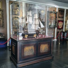 Большая модель старого корабля парусника «Афина» в подарок историку