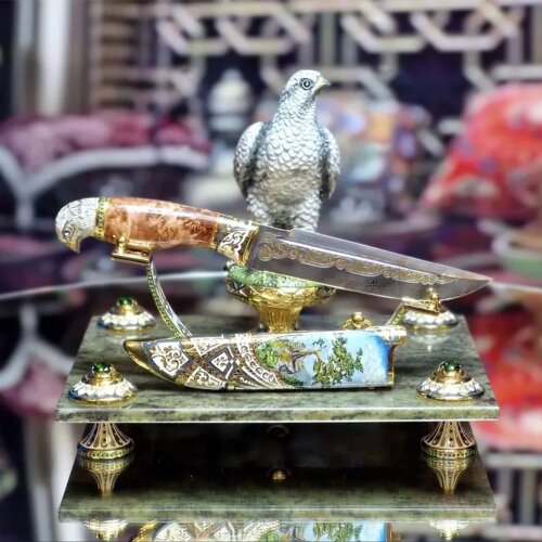 Сувенирный нож «СОКОЛ» на подставке с фигурой птицы