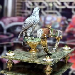 Сувенирный нож «СОКОЛ» на подставке с фигурой птицы