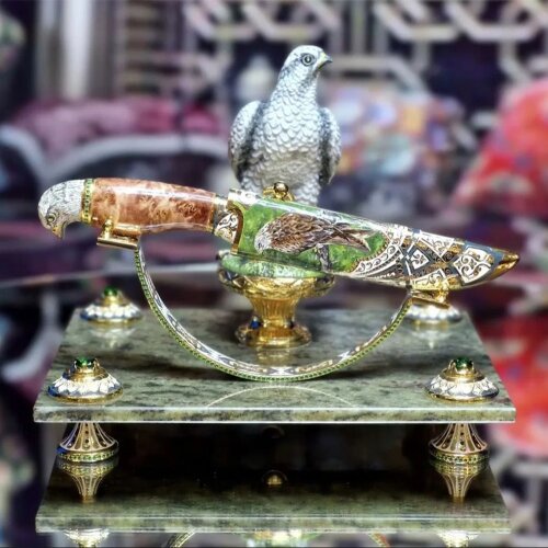 Сувенирный нож «СОКОЛ» на подставке с фигурой птицы