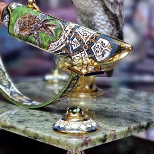 Сувенирный нож «СОКОЛ» на подставке с фигурой птицы