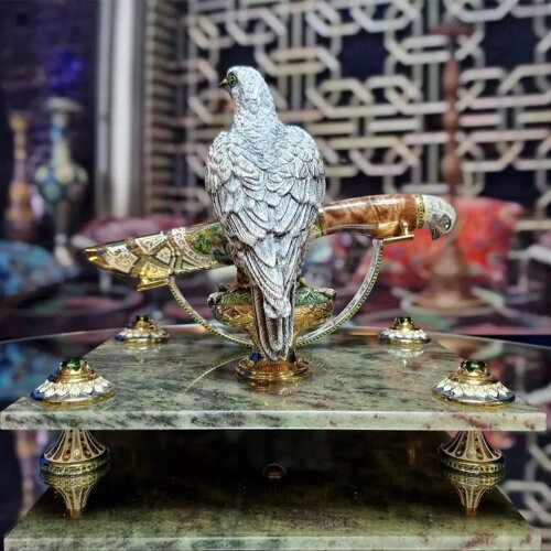 Сувенирный нож «СОКОЛ» на подставке с фигурой птицы