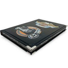 Подарочное издание книги «Харли Дэвидсон. Легенда жива» — большая коллекция книжных шедевров