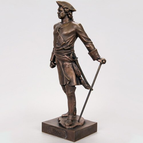 Сувенирная статуэтка «Пётр первый» — основатель города Санкт-Петербург из бронзы в подарок из Северной столицы