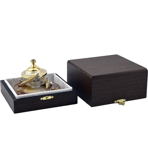 Подарочная икорница «Стерлядка на агате» в качестве элемента сервировки стола