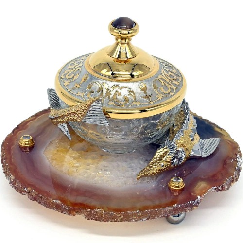 Подарочная икорница «Стерлядка на агате» в качестве элемента сервировки стола