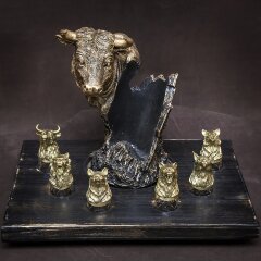 Подставка под бутылку «Бык» со стопками перевёртышами
