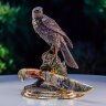 Подарочная композиция «Сокол» с украшенным ножом на подставке с фигурой птицы