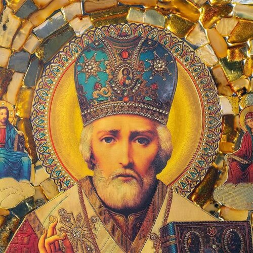 Витражная икона «Николай Чудотворец» из янтаря в багете