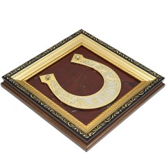 Позолоченная подкова «На счастье» — панно из натурального камня яшма