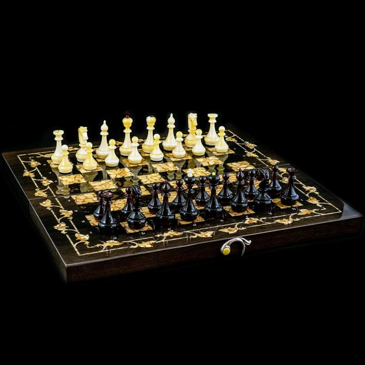 Подарочные шахматы «Готика» из морёного дуба и янтаря
