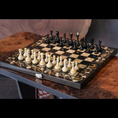 Подарочные шахматы «Готика» из морёного дуба и янтаря