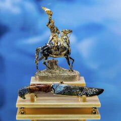 Подарочная композиция «Соколиная охота» с ножом и фигурой всадника