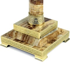 Настольная лампа из оникса «LIGHTSTAR» для рабочего стола руководителя