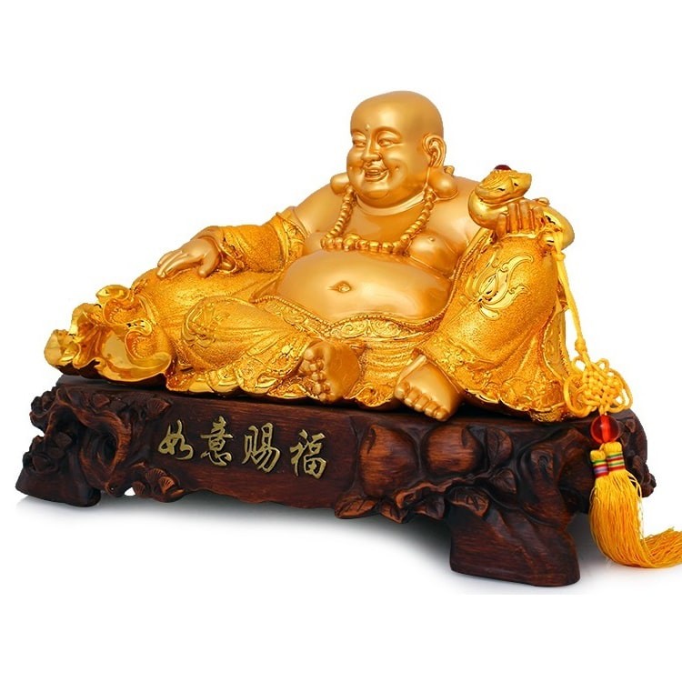 Позолоченная фигурка «Смеющийся Будда» — символ счастья и учения фэн-шуй