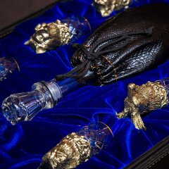 Набор стопок перевёртышей «Охотник» с графином в кожаном кейсе