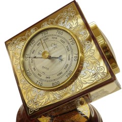 Настольная метеостанция «Куб» — полезный аксессуар который подчеркнет стиль рабочего места руководителя