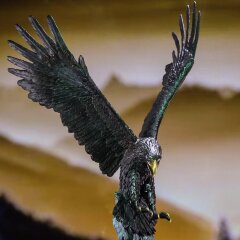 Сувенирная композиция статуэтки «Сокол» на подставке из камня нефрит