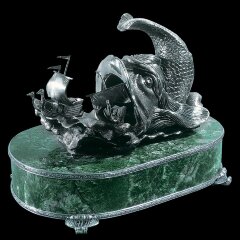 Серебряная фигурка «Чудо-юдо» на камне нефрит