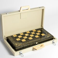 Подарочные шахматы «Арабески» из морёного дуба и янтаря