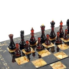 Подарочные шахматы «Арабески» из морёного дуба и янтаря