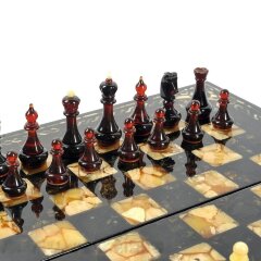 Подарочные шахматы «Арабески» из морёного дуба и янтаря