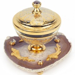 Икорница на агате (перламутр) «Три рыбки» в подарок девушке для праздничного стола