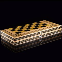 Подарочные шахматы «Арабески» из карельской берёзы и янтаря