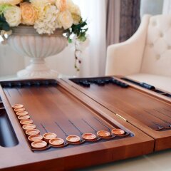 Резные нарды «Офицеры» из массива дерева с объёмным рисунком