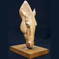 Новогодний сувенир «Пьющая лошадка» для интерьера — символ 2026 года лошади