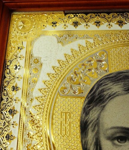 Икона Иисуса Христа в киоте