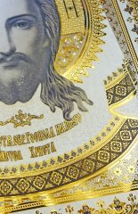 Икона Иисуса Христа в киоте