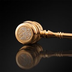 Профессиональный сувенир «Судейский молоток» в подарок юристу