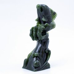 Сувенирная композиция «Рыба в когтях дракона» из зелёного нефрита