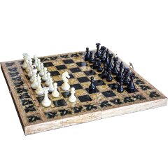 Подарочные шахматы «Осень» из карельской берёзы и янтаря