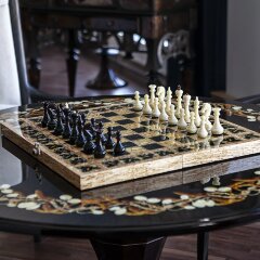 Подарочные шахматы «Осень» из карельской берёзы и янтаря