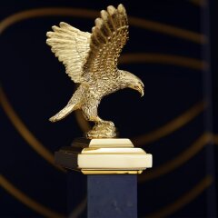 Настольные часы «Орёл» с позолоченной фигуркой в подарок руководителю